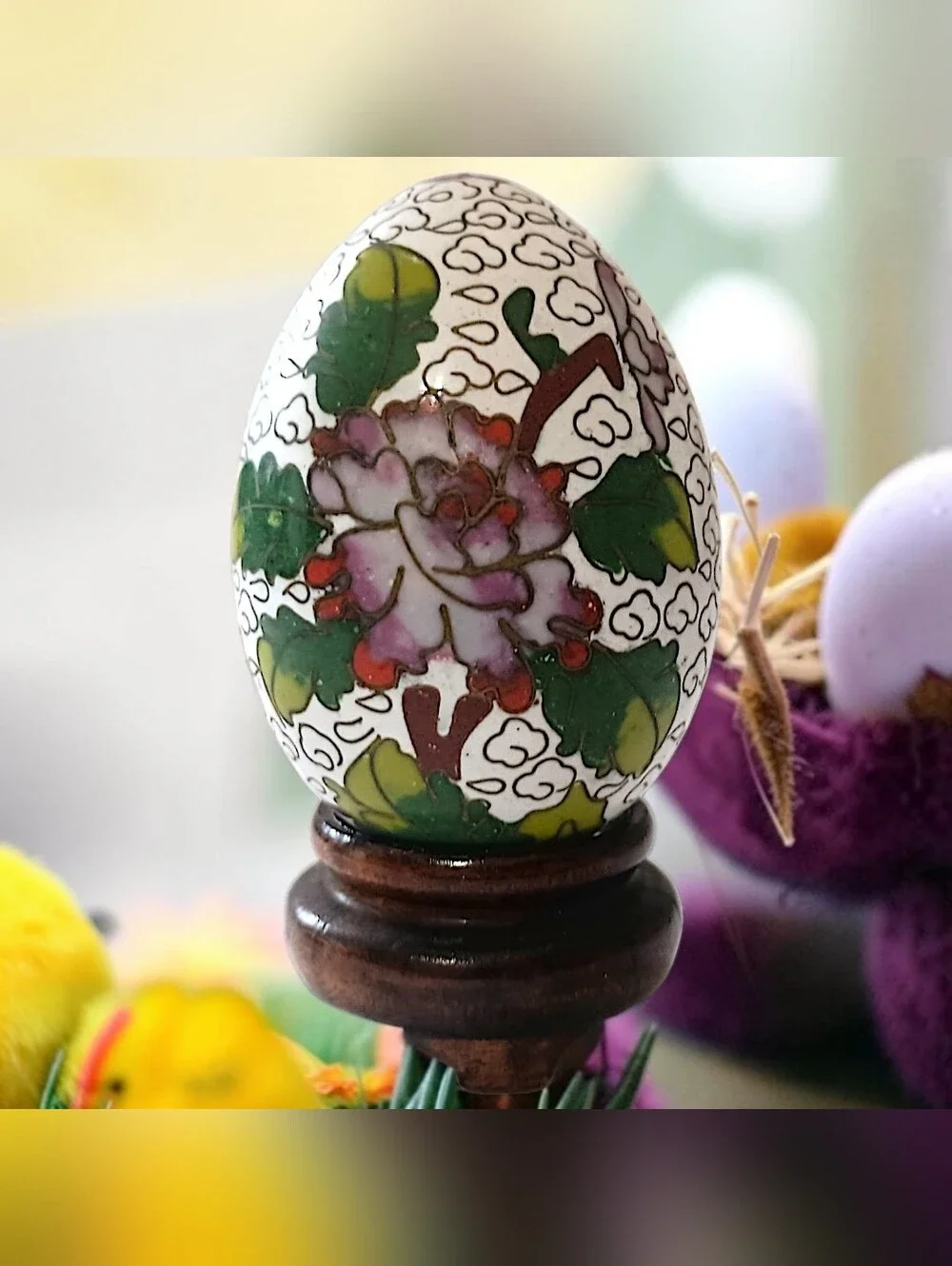 Vintage Chinese Cloisonne Enamel Over Brass Egg‎ Floral Trinket Decor Wood Stand